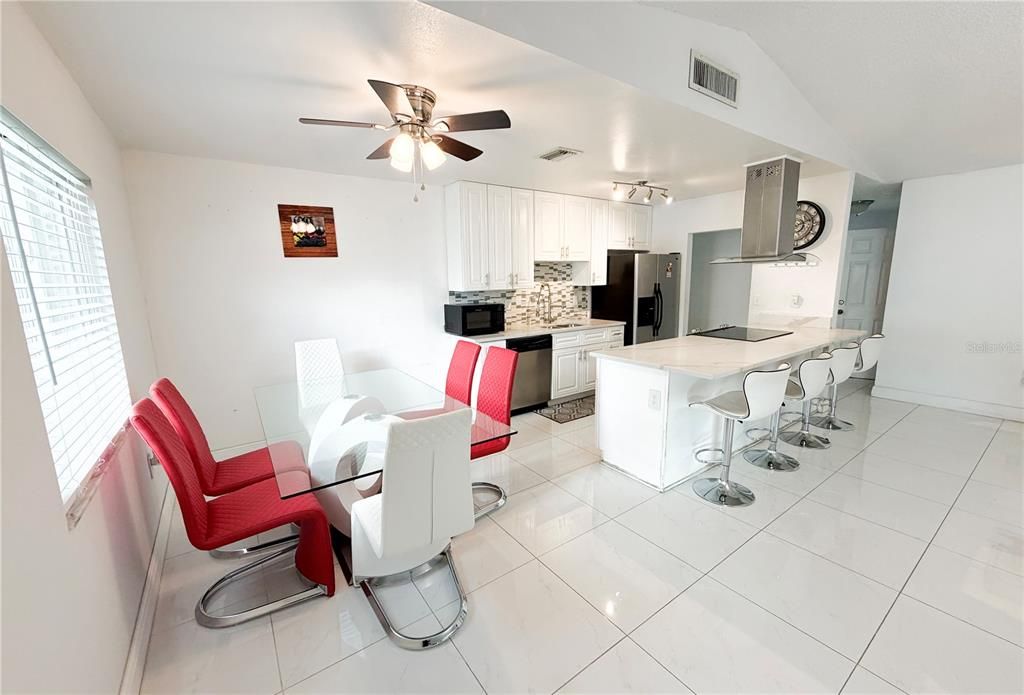 En Venta: $499,500 (3 camas, 2 baños, 1450 Pies cuadrados)