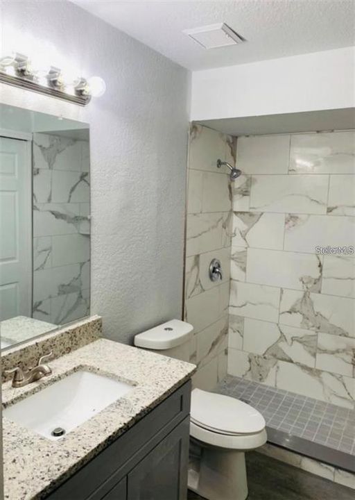 出租: $1,349 (2 贝兹, 1 浴室, 895 平方英尺)