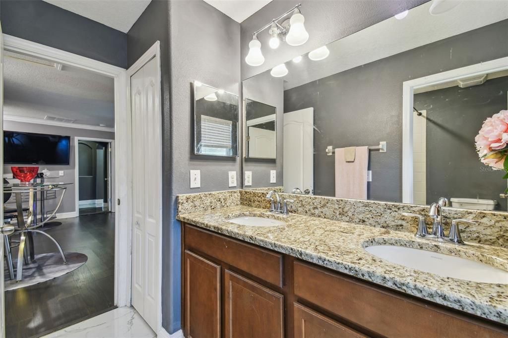 待售: $499,000 (5 贝兹, 3 浴室, 3347 平方英尺)