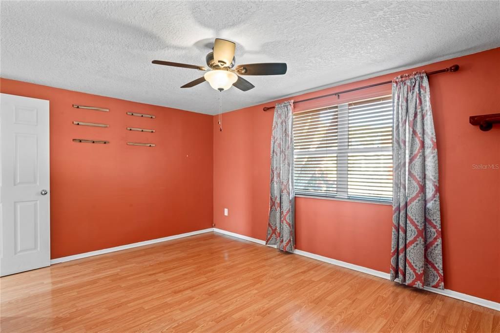 Active With Contract: $255,000 (2 beds, 2 baths, 1368 Square Feet)