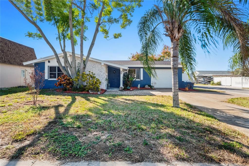 Active With Contract: $255,000 (2 beds, 2 baths, 1368 Square Feet)