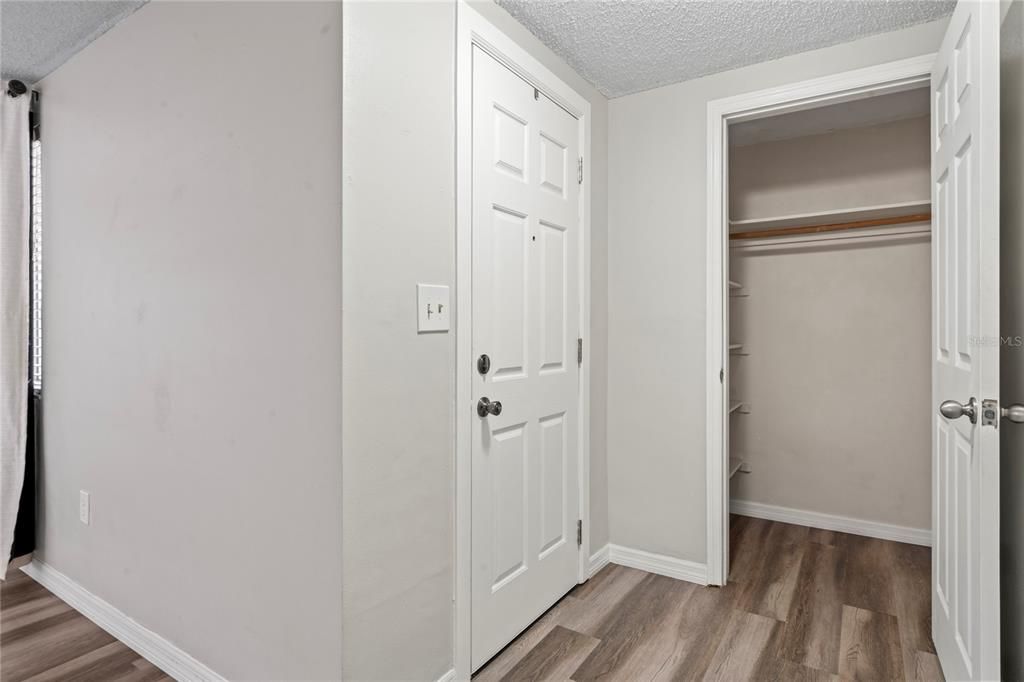 Active With Contract: $255,000 (2 beds, 2 baths, 1368 Square Feet)