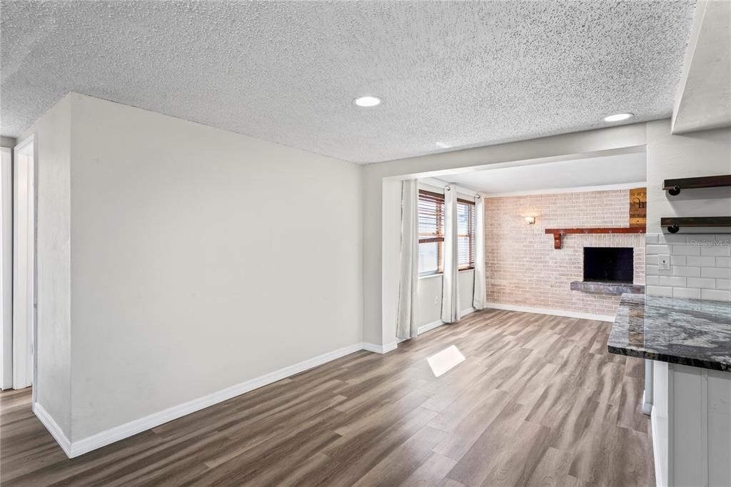 Active With Contract: $255,000 (2 beds, 2 baths, 1368 Square Feet)