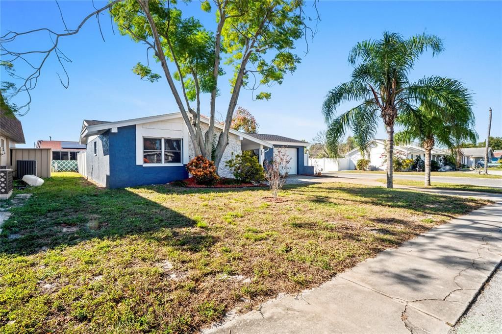 Active With Contract: $255,000 (2 beds, 2 baths, 1368 Square Feet)