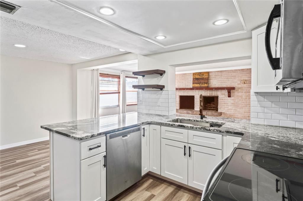 Active With Contract: $255,000 (2 beds, 2 baths, 1368 Square Feet)