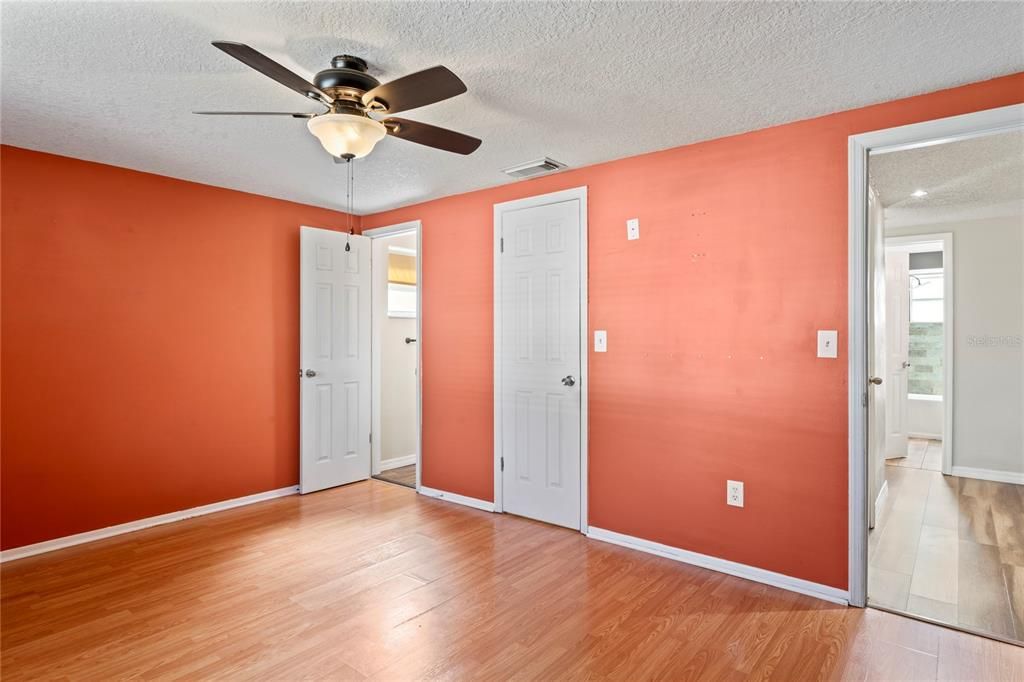 Active With Contract: $255,000 (2 beds, 2 baths, 1368 Square Feet)