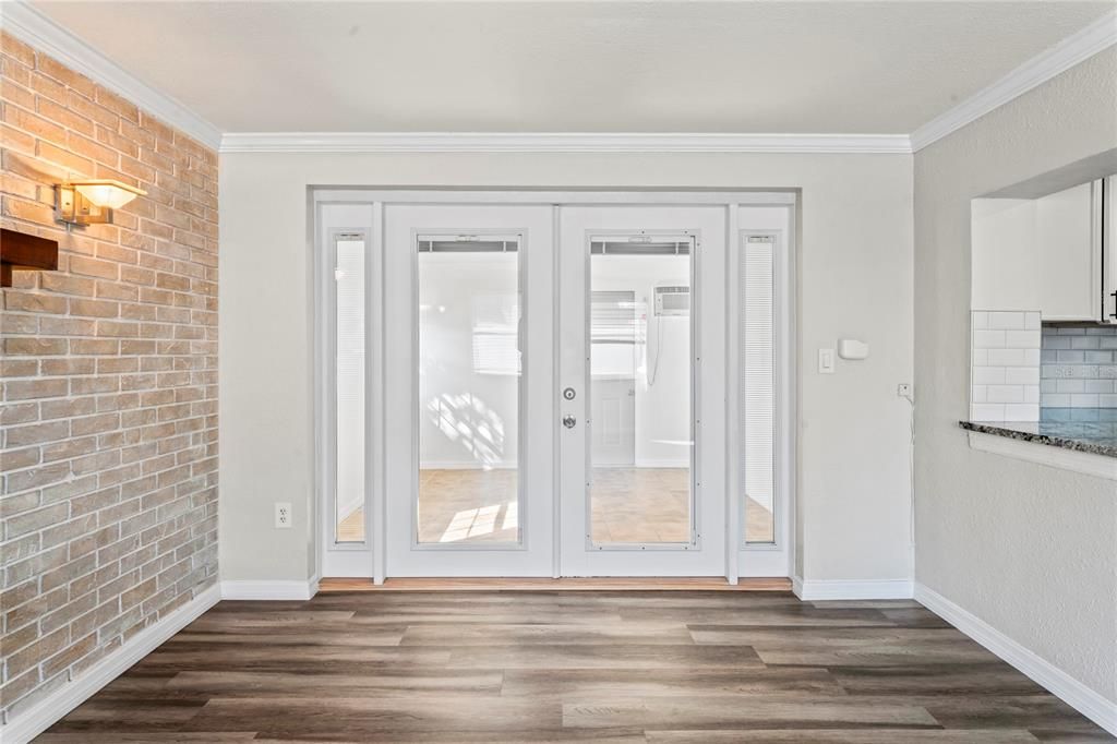 Active With Contract: $255,000 (2 beds, 2 baths, 1368 Square Feet)