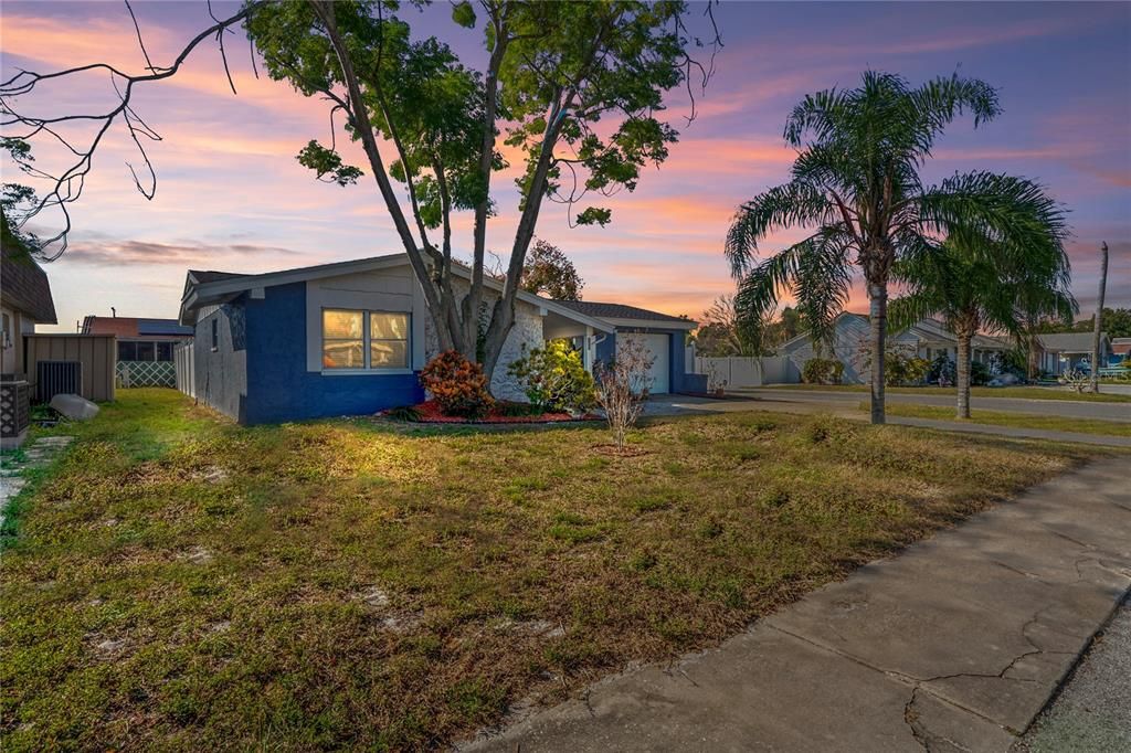 Active With Contract: $255,000 (2 beds, 2 baths, 1368 Square Feet)