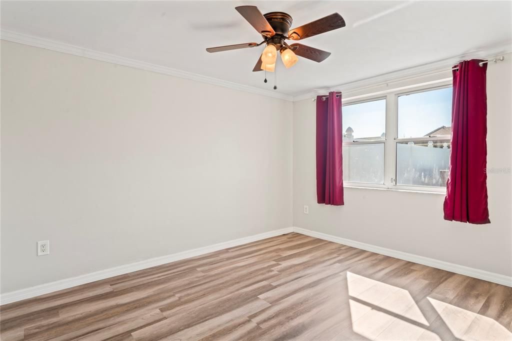 Active With Contract: $255,000 (2 beds, 2 baths, 1368 Square Feet)