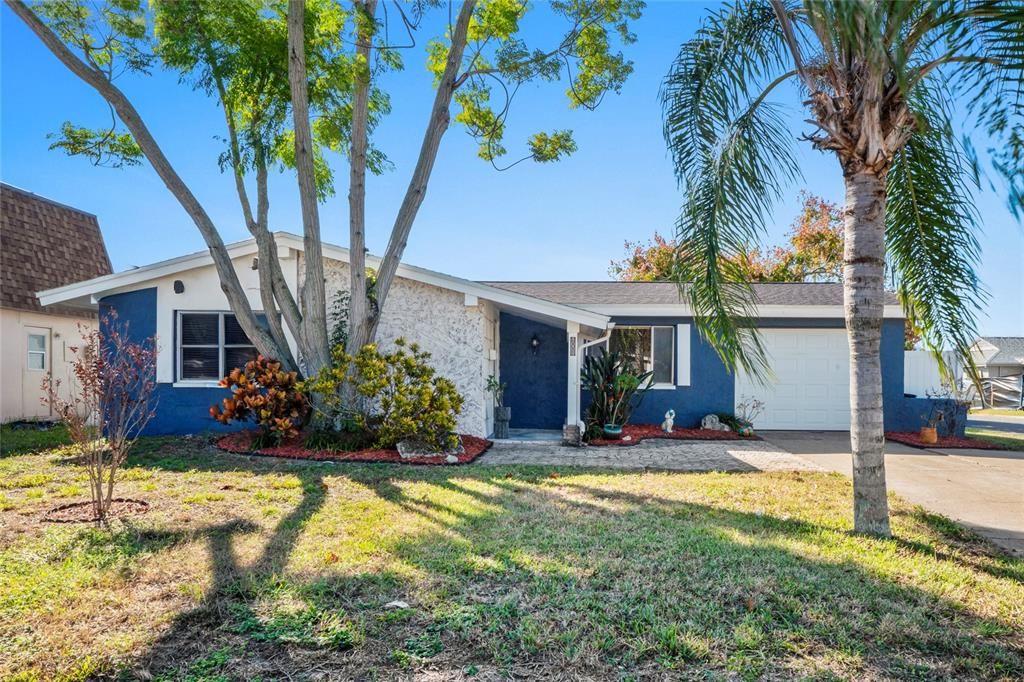 Active With Contract: $255,000 (2 beds, 2 baths, 1368 Square Feet)