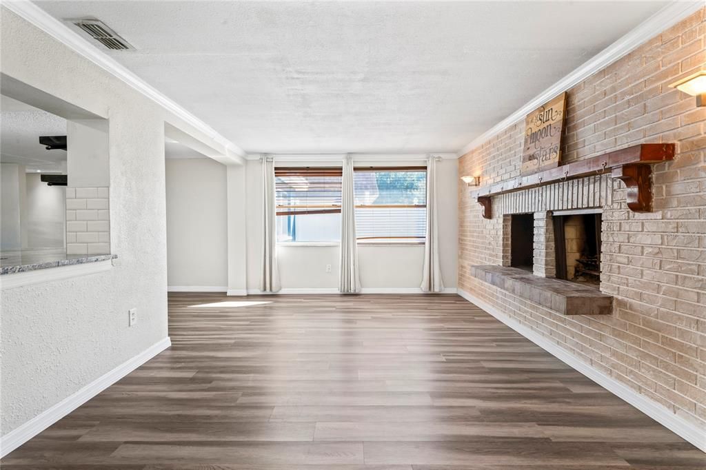 Active With Contract: $255,000 (2 beds, 2 baths, 1368 Square Feet)