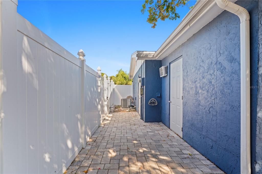 Active With Contract: $255,000 (2 beds, 2 baths, 1368 Square Feet)