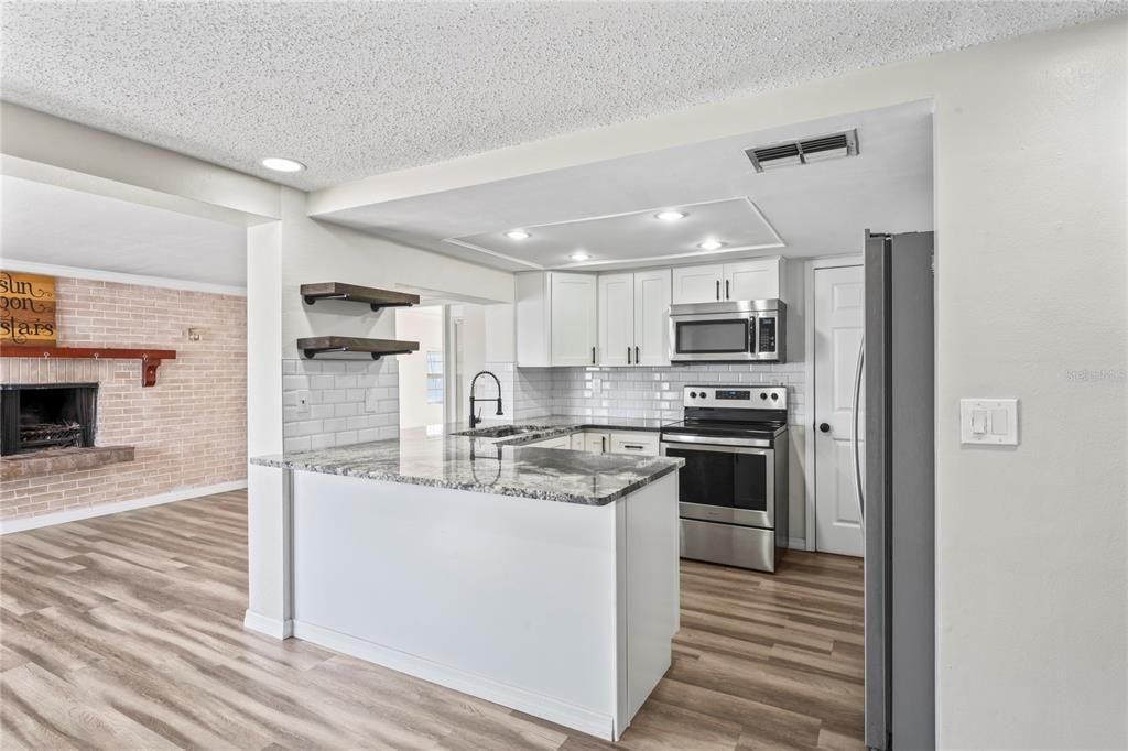 Active With Contract: $255,000 (2 beds, 2 baths, 1368 Square Feet)