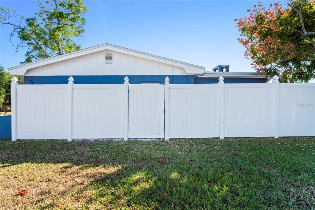 Active With Contract: $255,000 (2 beds, 2 baths, 1368 Square Feet)