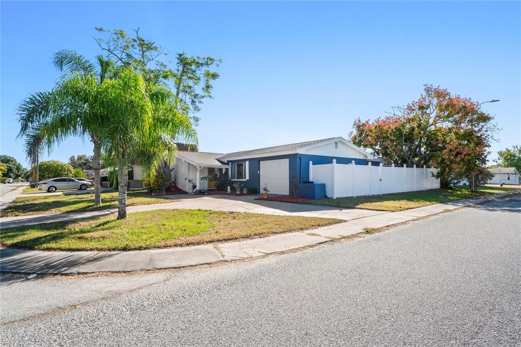 Active With Contract: $255,000 (2 beds, 2 baths, 1368 Square Feet)