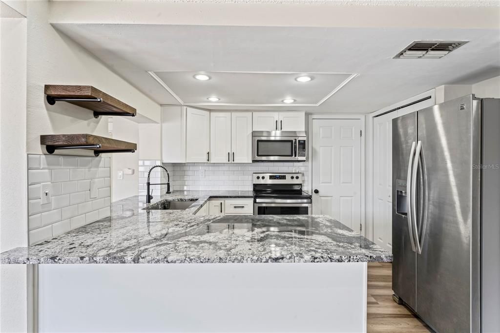 Active With Contract: $255,000 (2 beds, 2 baths, 1368 Square Feet)