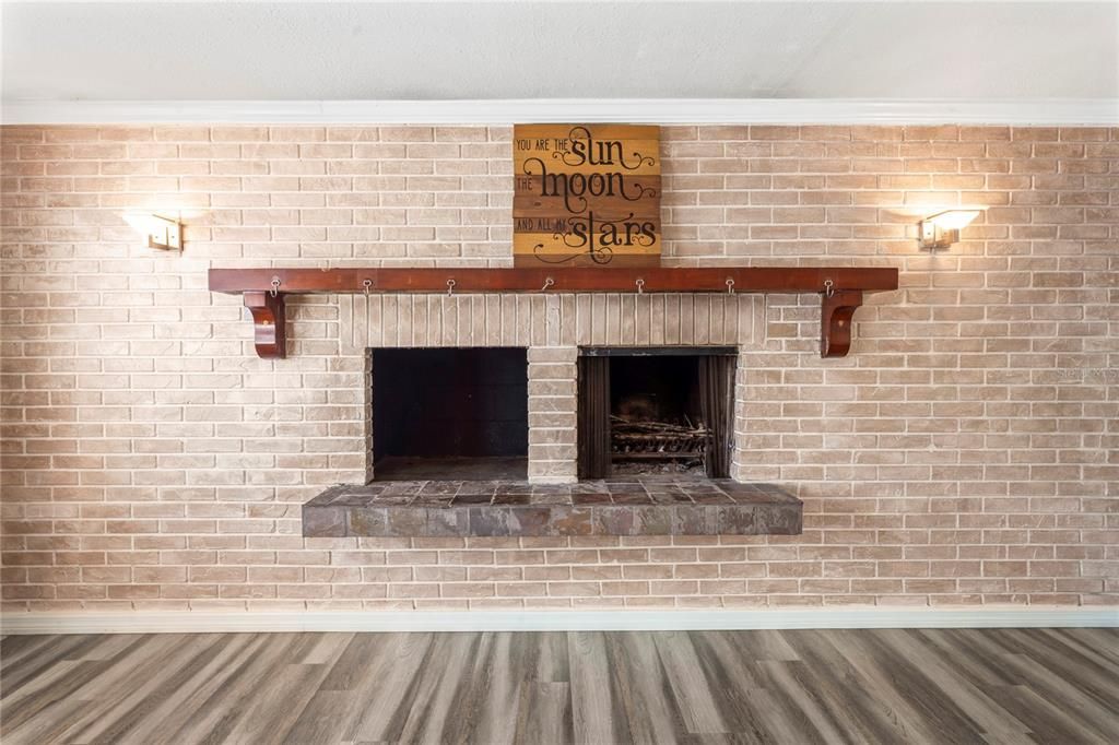 Active With Contract: $255,000 (2 beds, 2 baths, 1368 Square Feet)