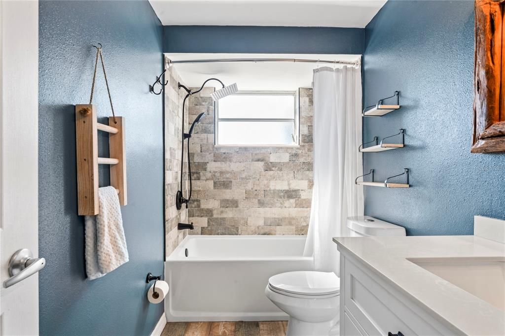 Active With Contract: $255,000 (2 beds, 2 baths, 1368 Square Feet)