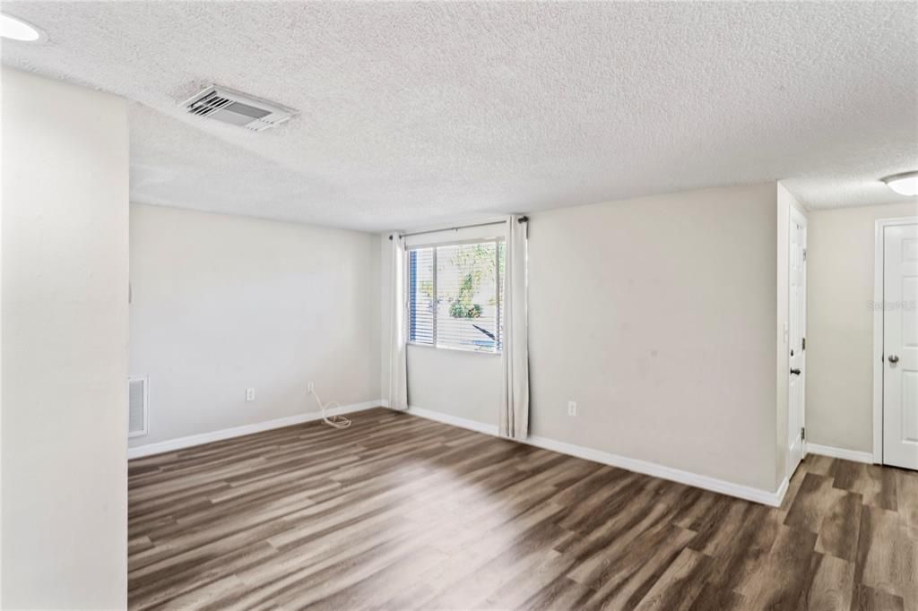 Active With Contract: $255,000 (2 beds, 2 baths, 1368 Square Feet)