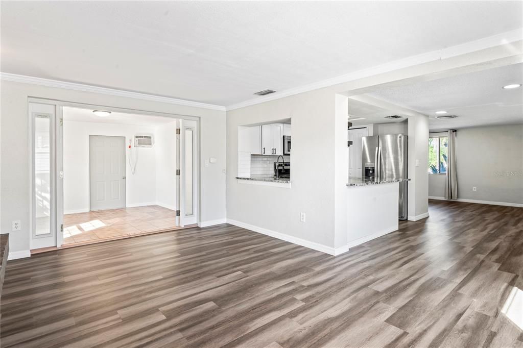 Active With Contract: $255,000 (2 beds, 2 baths, 1368 Square Feet)