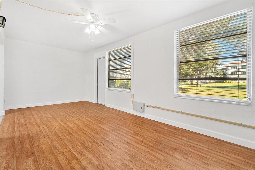 待售: $160,000 (2 贝兹, 2 浴室, 1100 平方英尺)