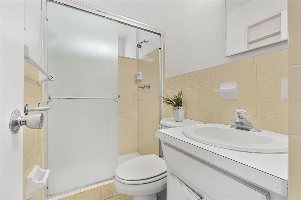 待售: $160,000 (2 贝兹, 2 浴室, 1100 平方英尺)