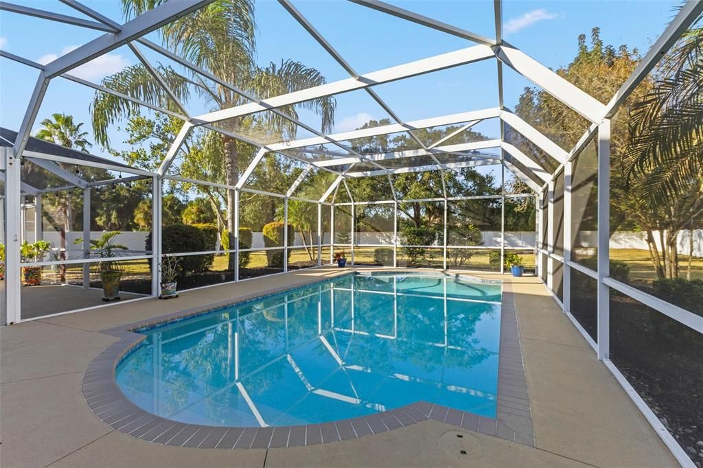 合同活跃: $600,000 (3 贝兹, 2 浴室, 2267 平方英尺)