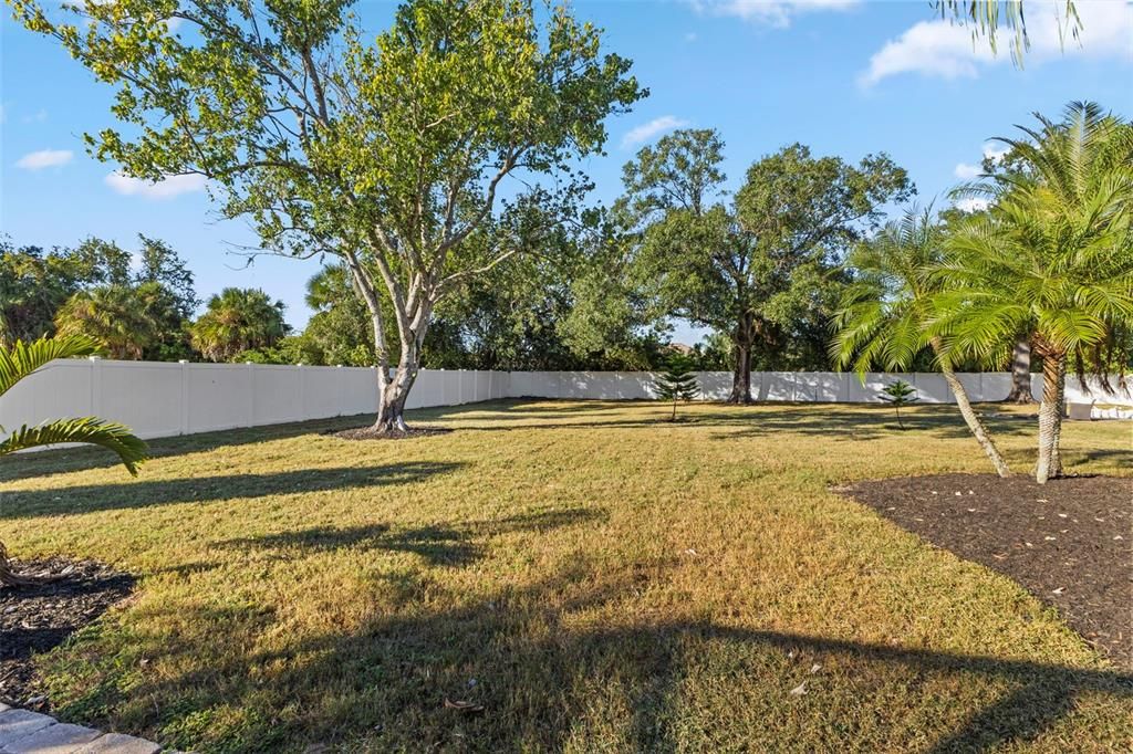 合同活跃: $600,000 (3 贝兹, 2 浴室, 2267 平方英尺)