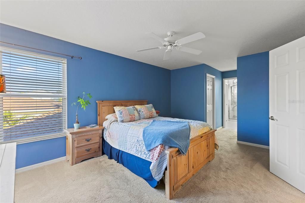 合同活跃: $600,000 (3 贝兹, 2 浴室, 2267 平方英尺)