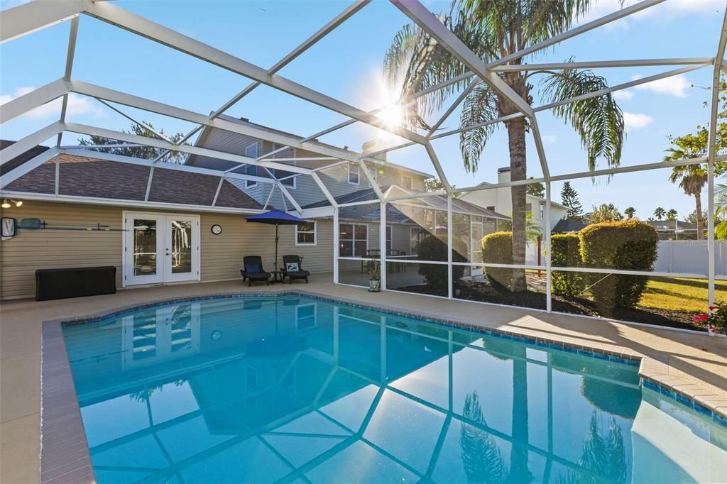 合同活跃: $600,000 (3 贝兹, 2 浴室, 2267 平方英尺)