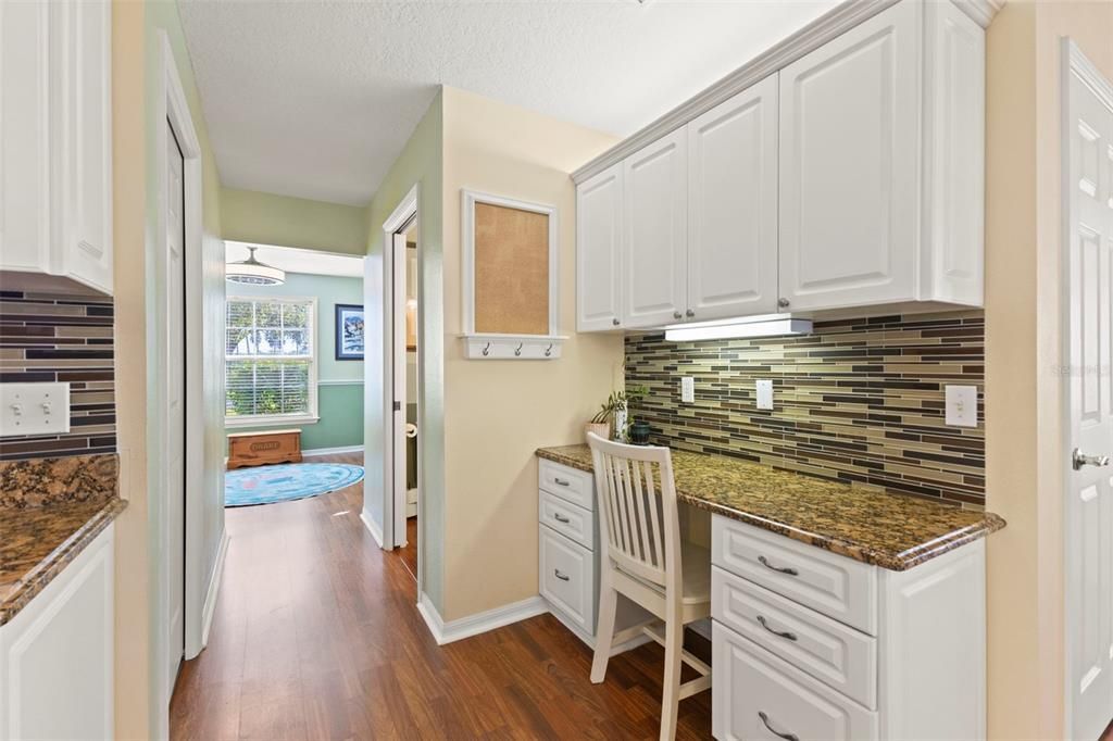 合同活跃: $600,000 (3 贝兹, 2 浴室, 2267 平方英尺)