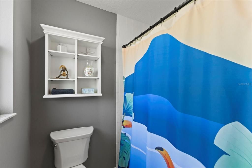 合同活跃: $600,000 (3 贝兹, 2 浴室, 2267 平方英尺)