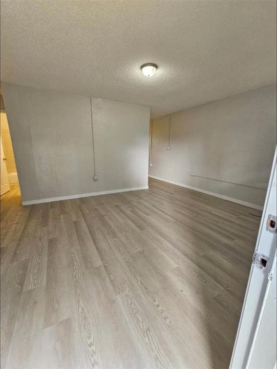 For Rent: $1,150 (2 beds, 1 baths, 700 Square Feet)
