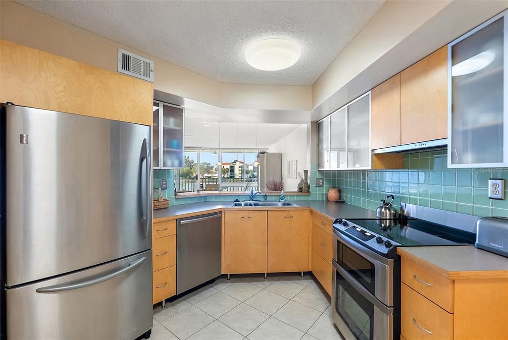 For Sale: $509,000 (2 beds, 2 baths, 1255 Square Feet)