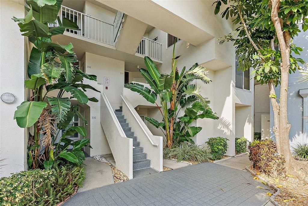 For Sale: $509,000 (2 beds, 2 baths, 1255 Square Feet)