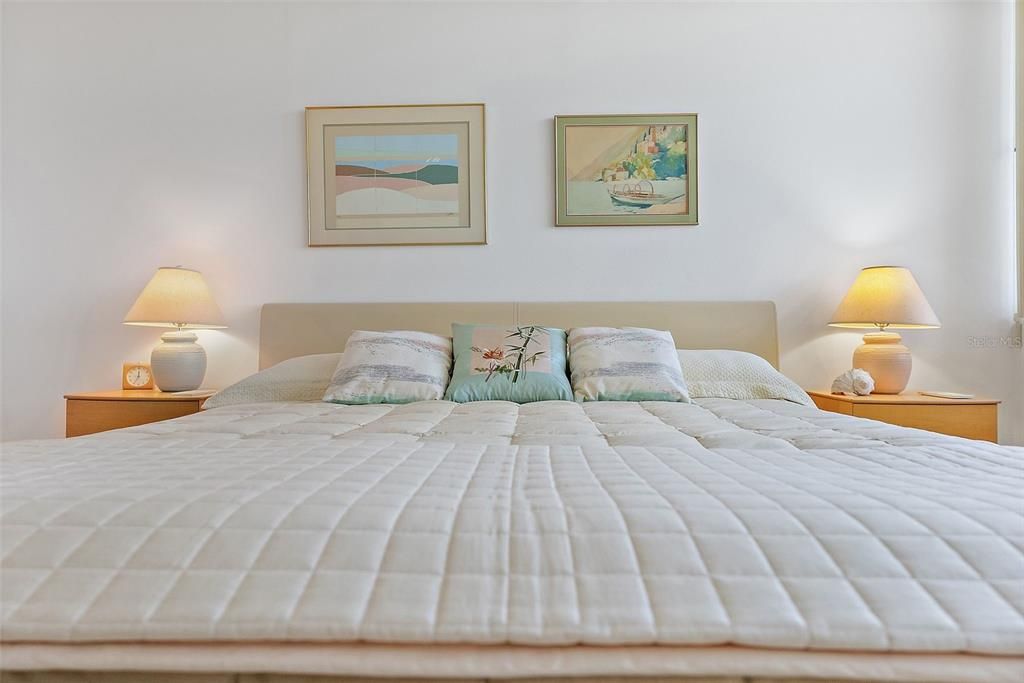 For Sale: $509,000 (2 beds, 2 baths, 1255 Square Feet)