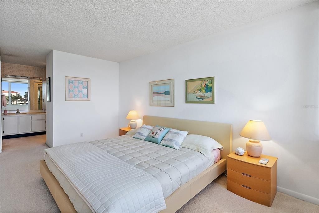 For Sale: $509,000 (2 beds, 2 baths, 1255 Square Feet)