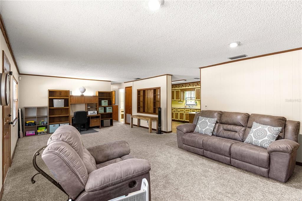 For Sale: $214,900 (3 beds, 1 baths, 1404 Square Feet)