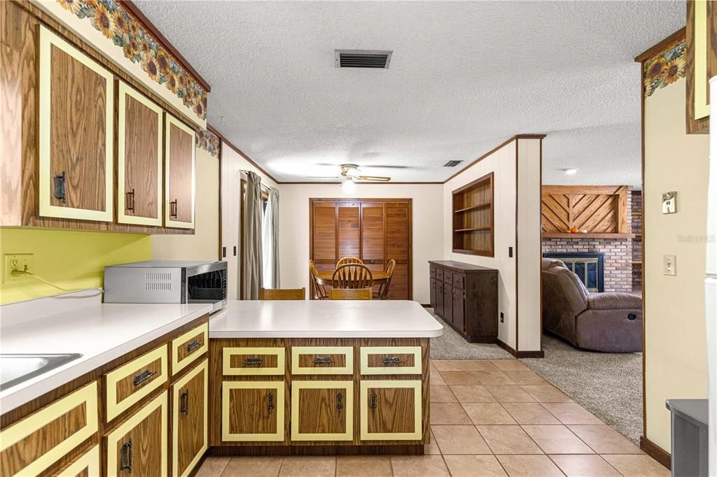For Sale: $214,900 (3 beds, 1 baths, 1404 Square Feet)