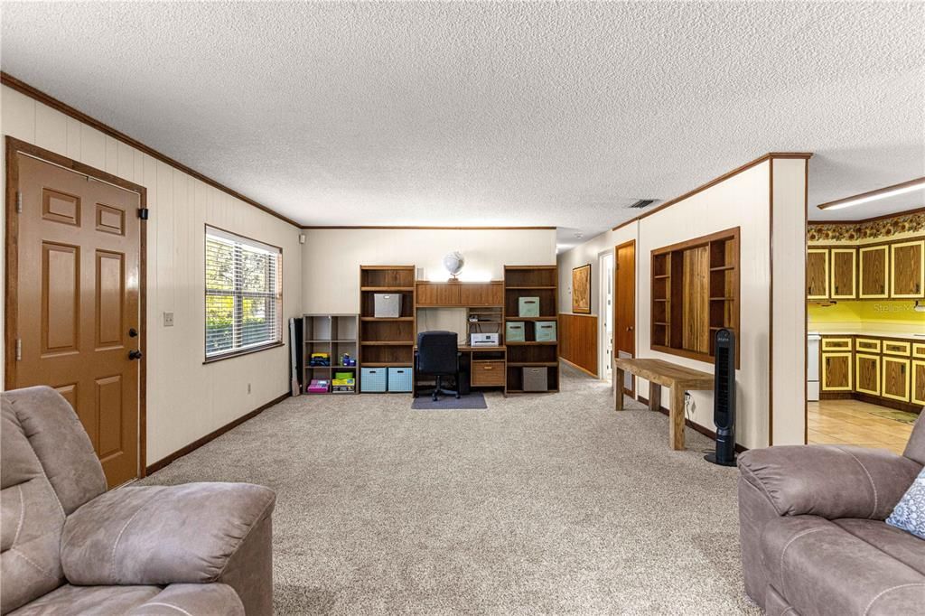 For Sale: $214,900 (3 beds, 1 baths, 1404 Square Feet)