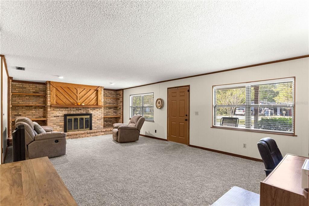 For Sale: $214,900 (3 beds, 1 baths, 1404 Square Feet)