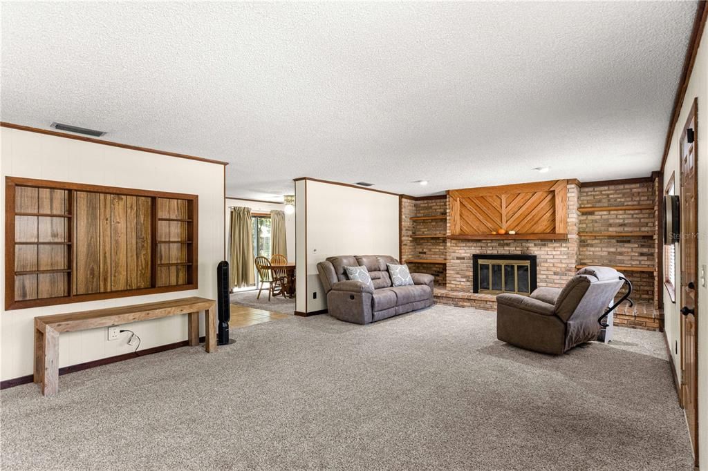 For Sale: $214,900 (3 beds, 1 baths, 1404 Square Feet)