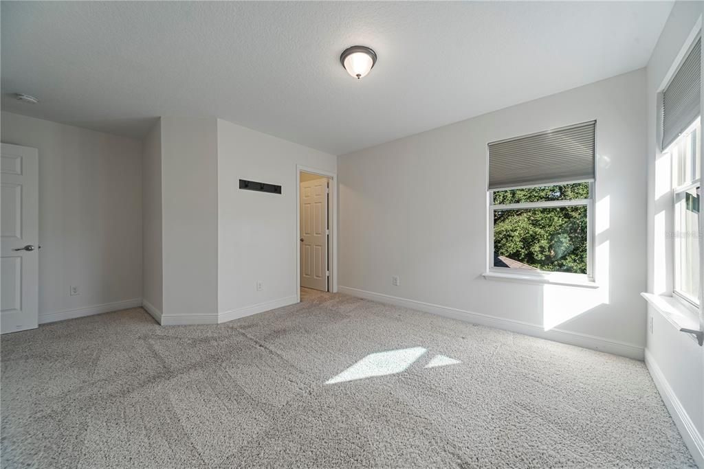 出租: $4,500 (5 贝兹, 3 浴室, 3793 平方英尺)