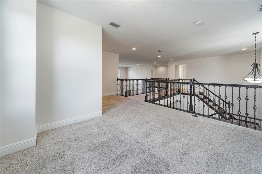 出租: $4,500 (5 贝兹, 3 浴室, 3793 平方英尺)