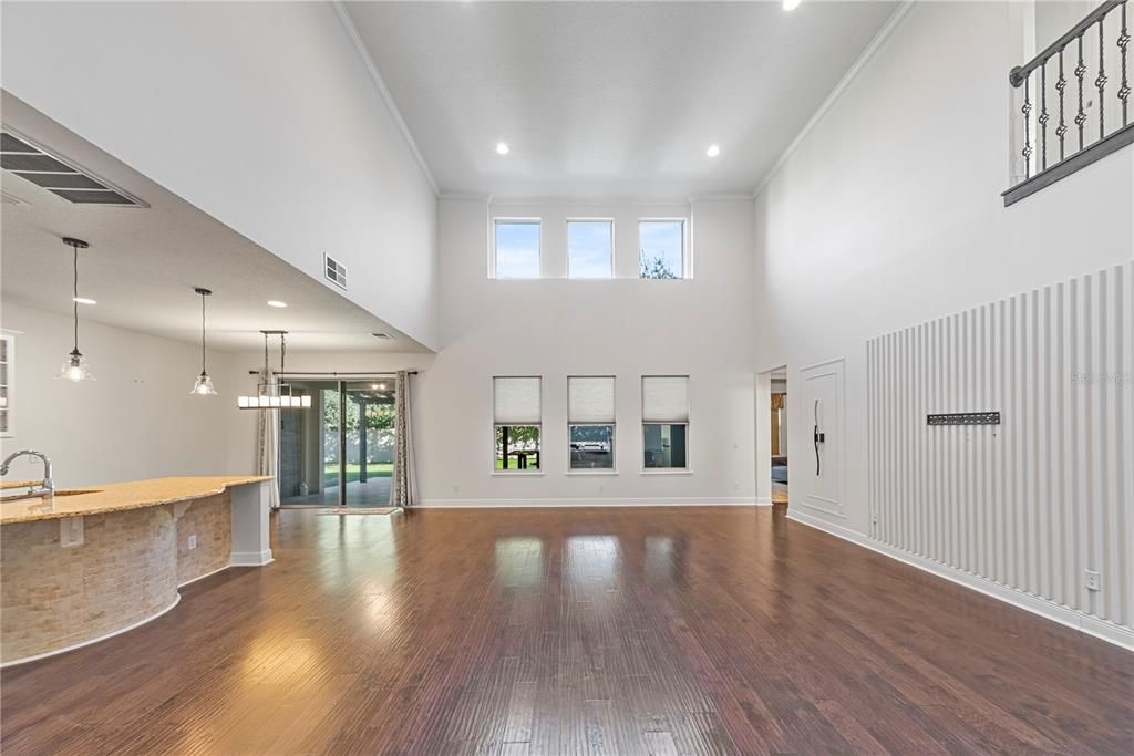 出租: $4,500 (5 贝兹, 3 浴室, 3793 平方英尺)