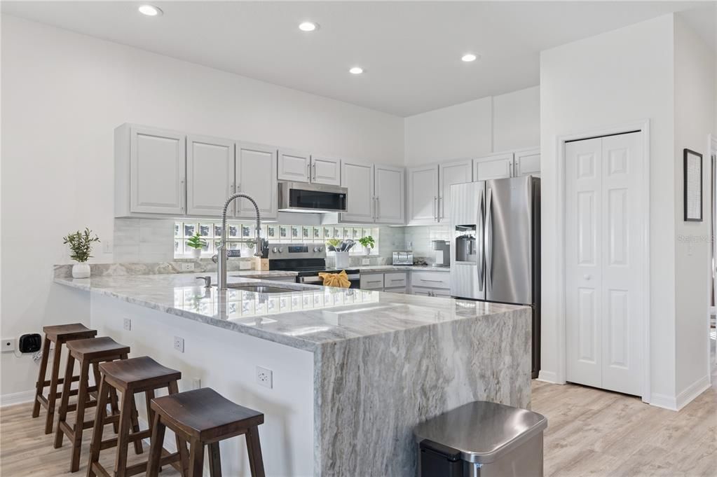 Active With Contract: $459,900 (4 beds, 2 baths, 1728 Square Feet)