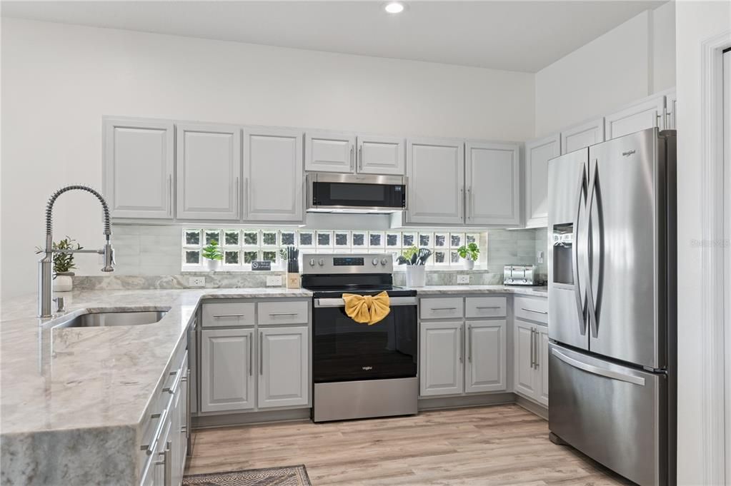 Active With Contract: $459,900 (4 beds, 2 baths, 1728 Square Feet)