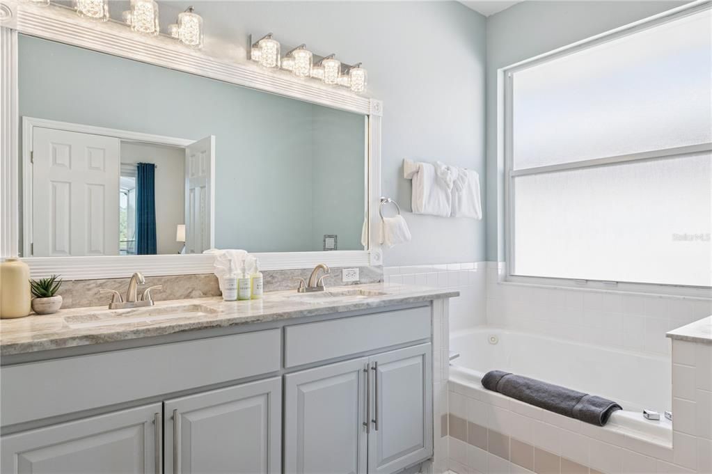 Active With Contract: $459,900 (4 beds, 2 baths, 1728 Square Feet)