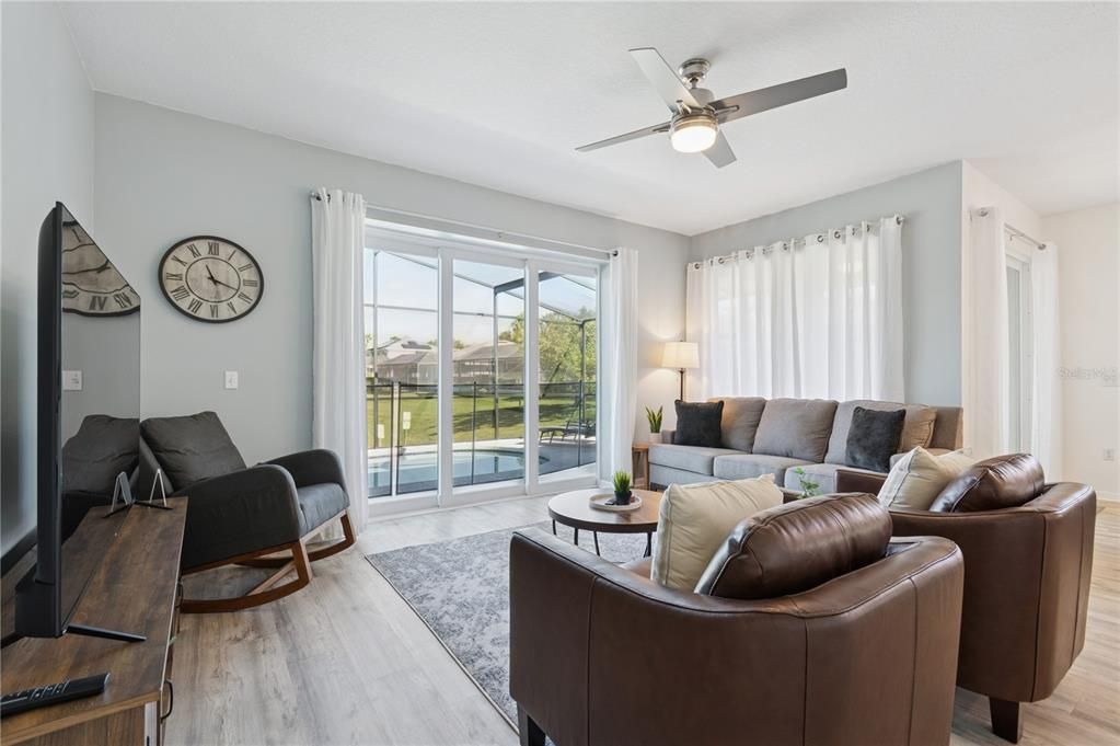 Active With Contract: $459,900 (4 beds, 2 baths, 1728 Square Feet)