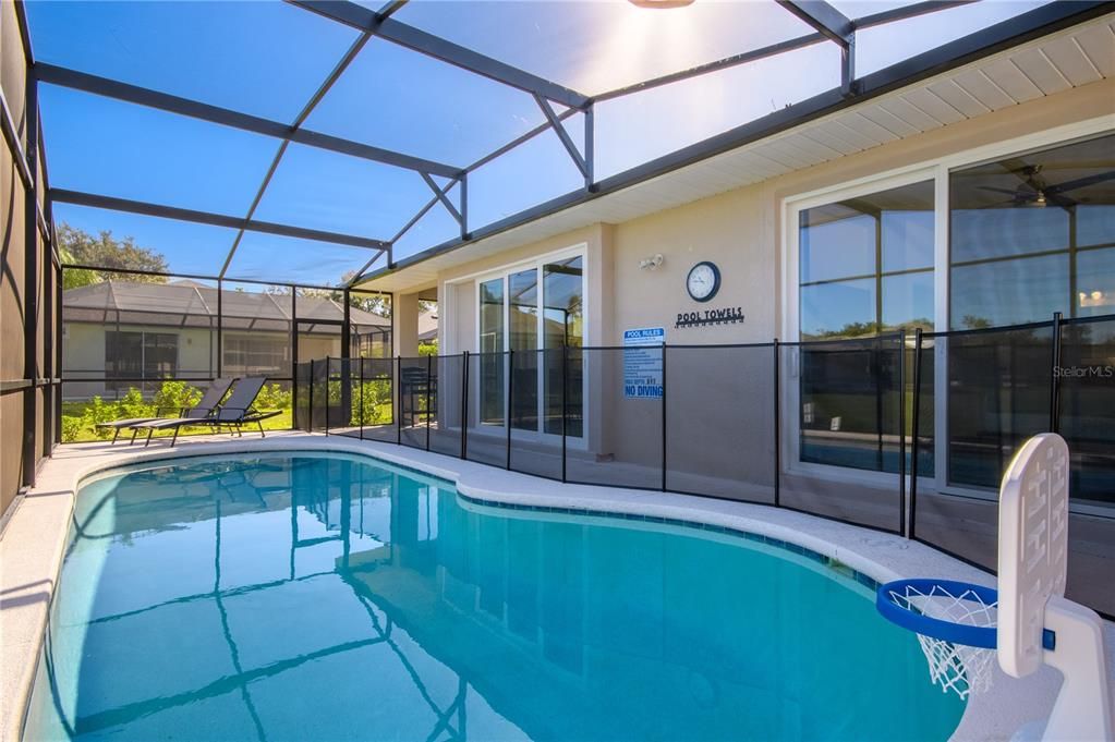 Active With Contract: $459,900 (4 beds, 2 baths, 1728 Square Feet)